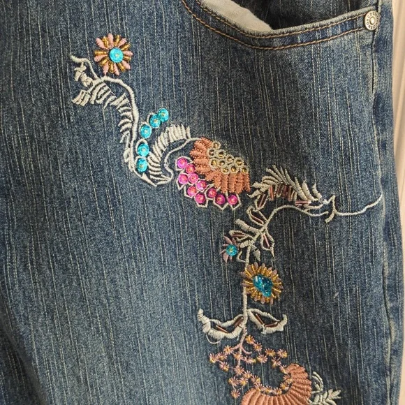 Bejeweled Capris - Picture 2 of 6